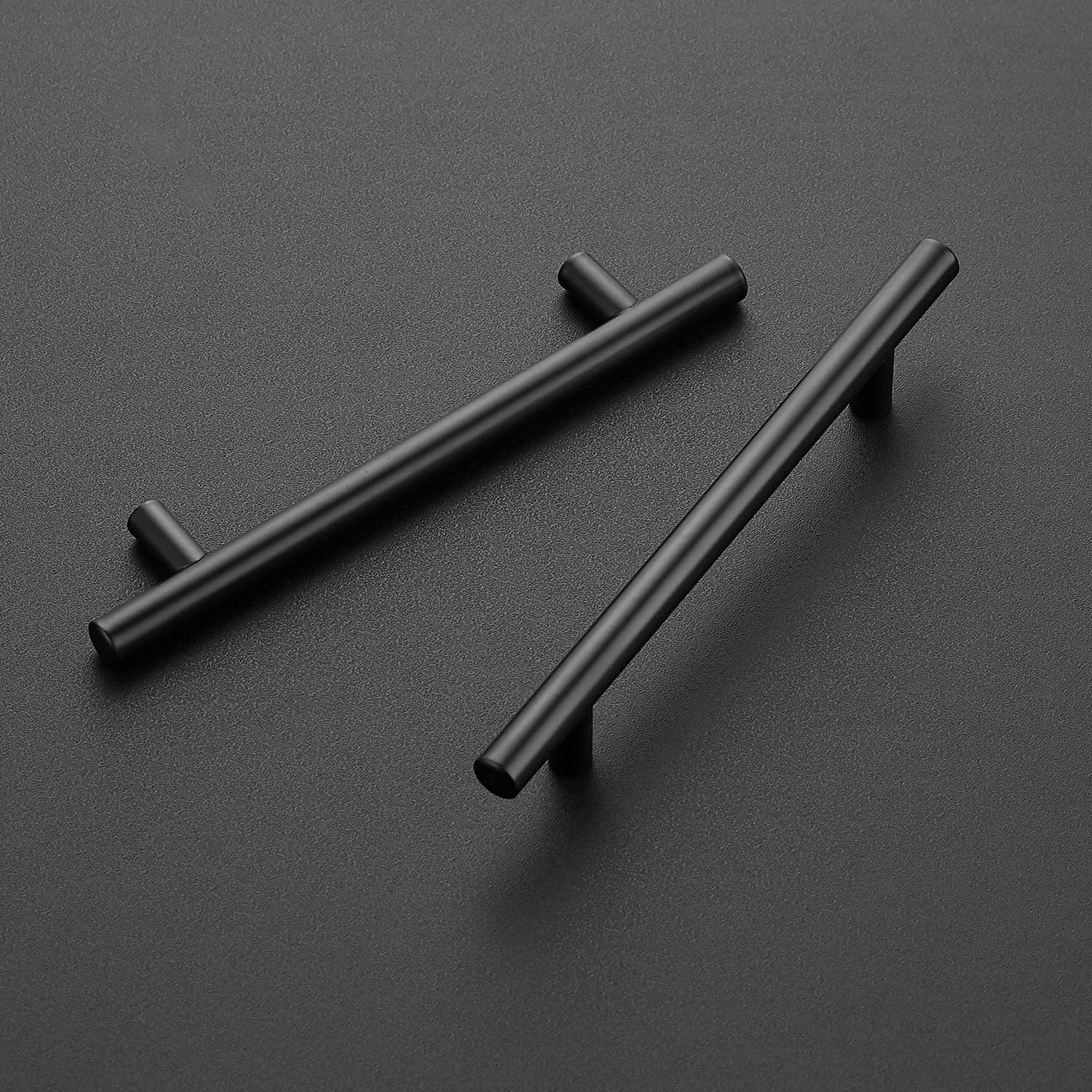 Ravinte pull with 5-inch center spacing for easy installation.