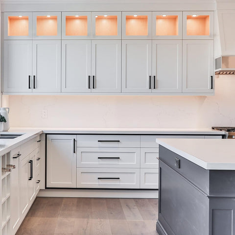 Ravinte rust-resistant stainless steel hardware maintains finish with easy cleaning.