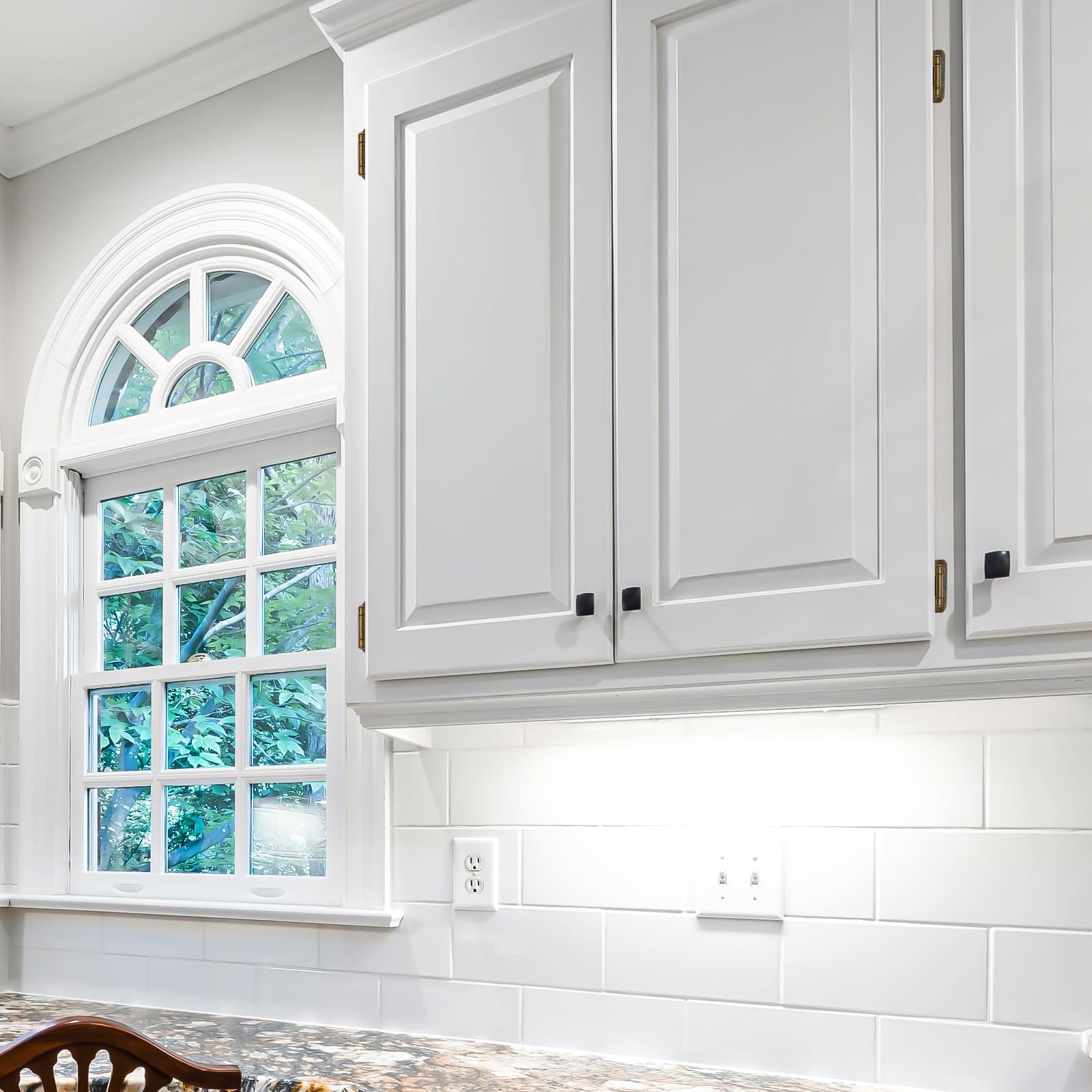 Ravinte half-overlay hinge with bumpers for quiet kitchen cabinet closing