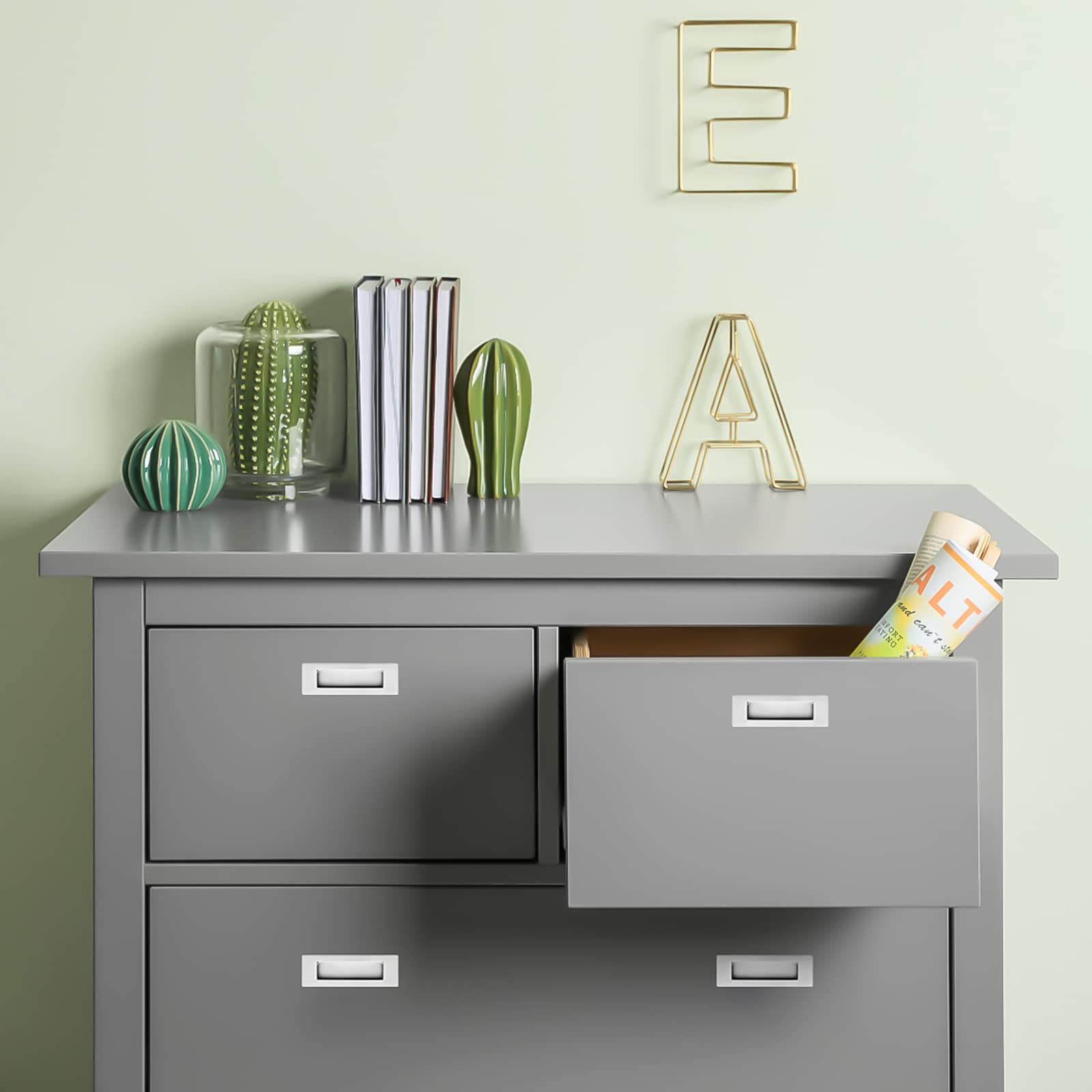 Ravinte modern kitchen cabinet pull, pair with stainless steel fixtures.
