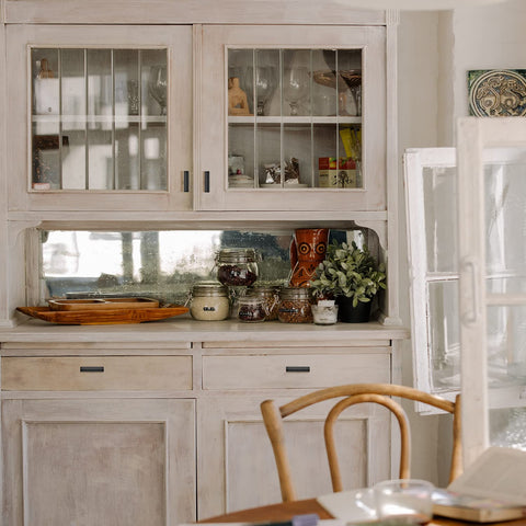 Ravinte cabinet pulls are easy to wipe clean and maintain.