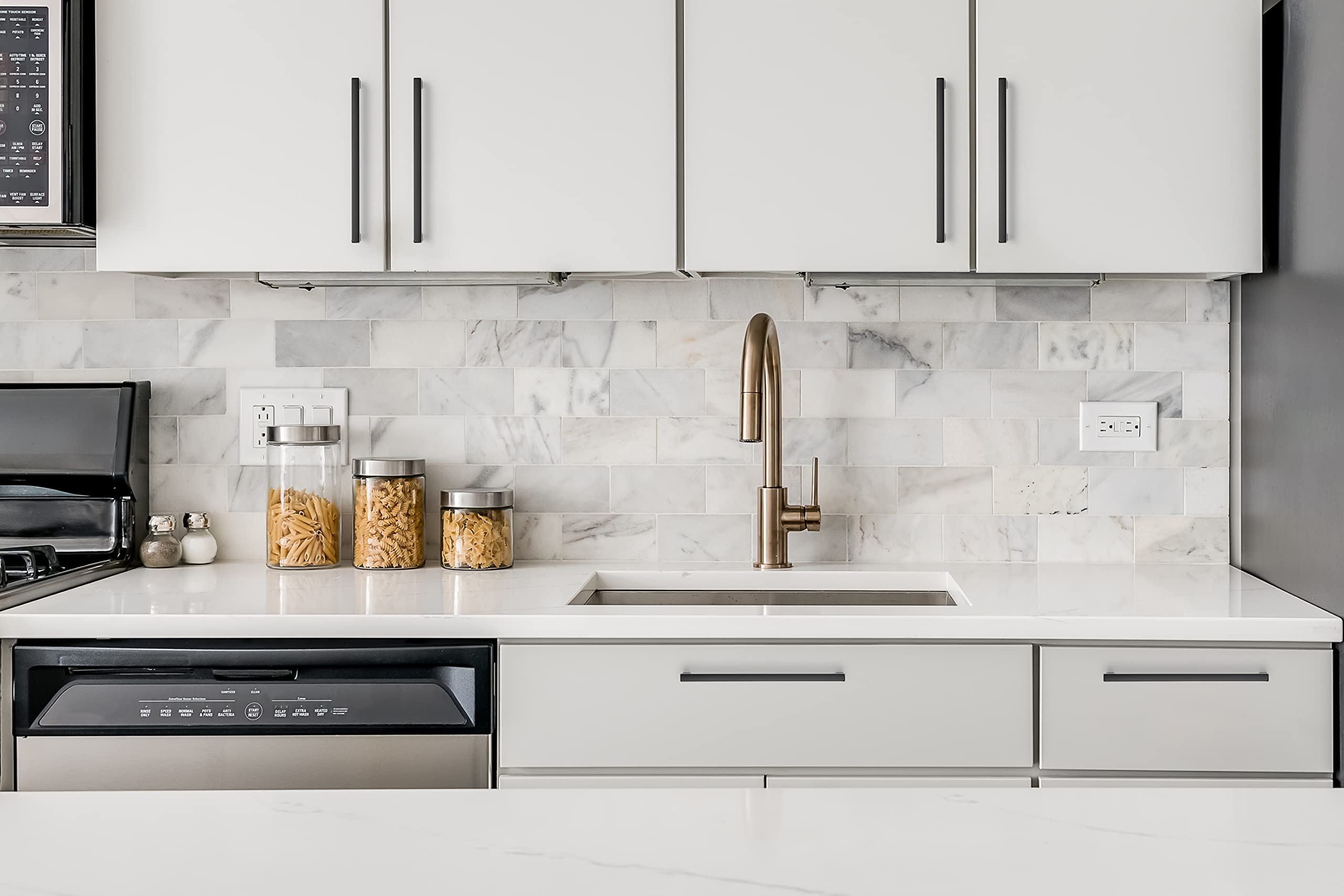 Ravinte zinc alloy cabinet hardware, matte black, fingerprint resistant for high-touch areas.