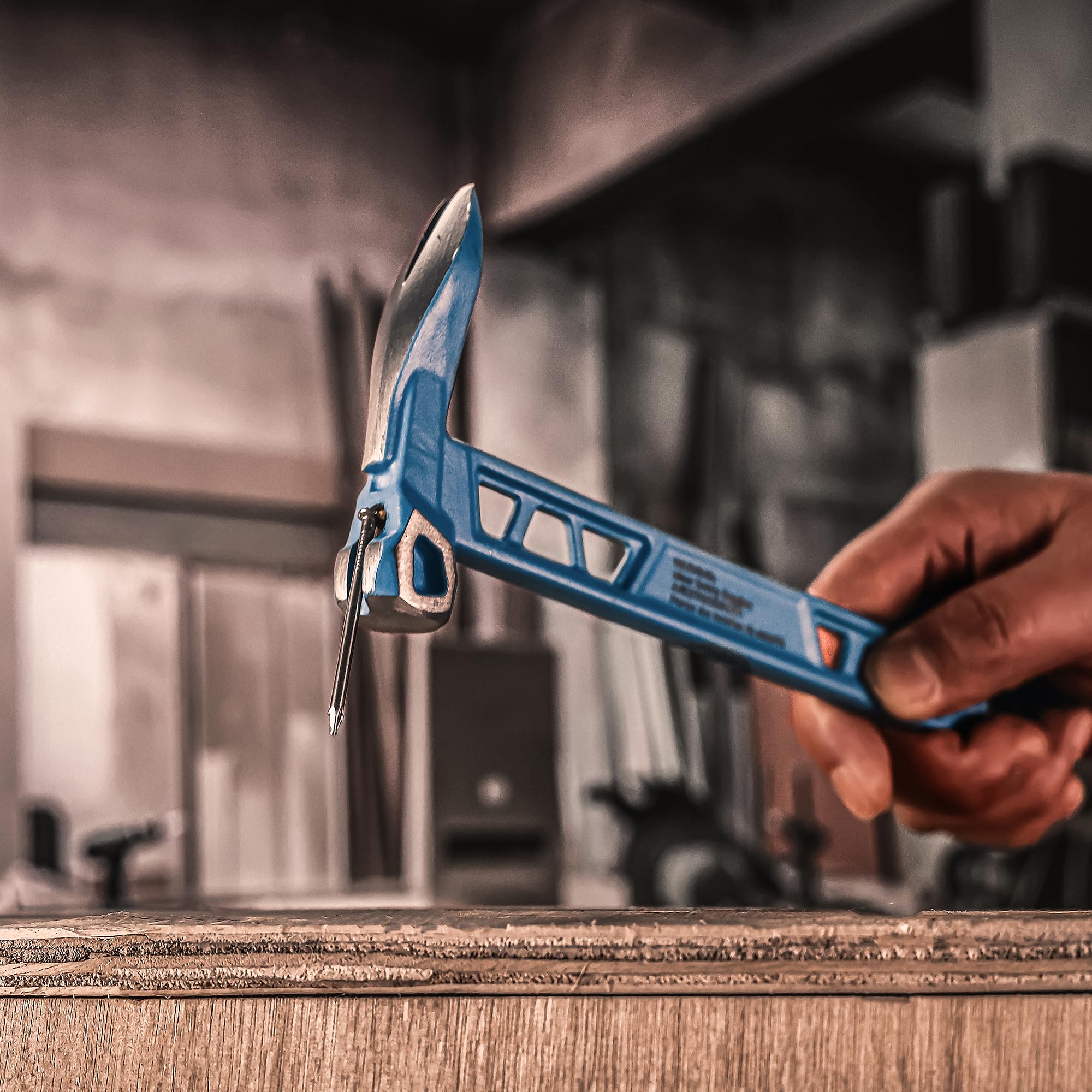 Real Steel 10-inch nail puller I-beam design appears lighter and easier to handle.