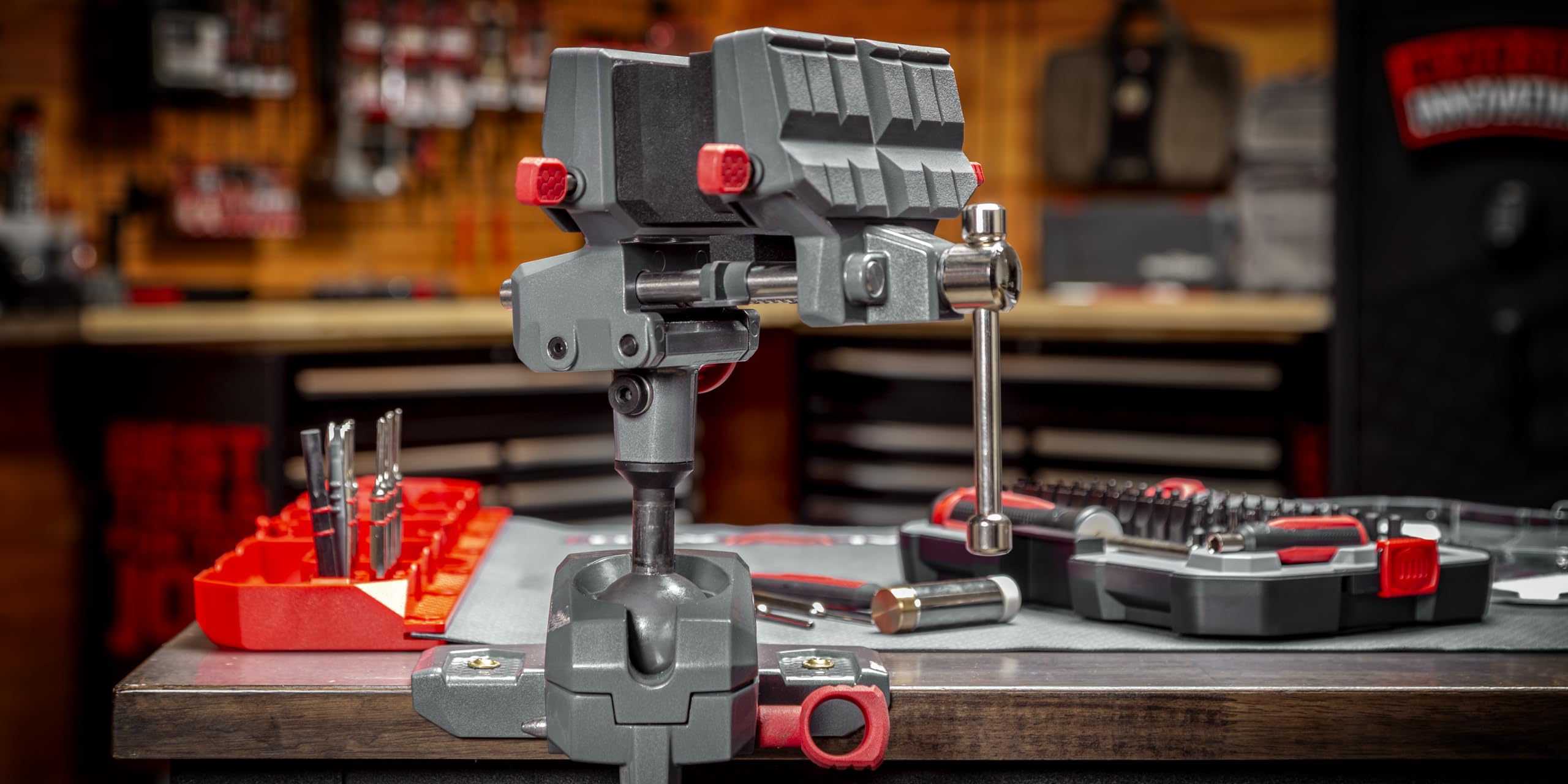Real Avid Vise fast-adjust hand crank speeds setup and positioning.