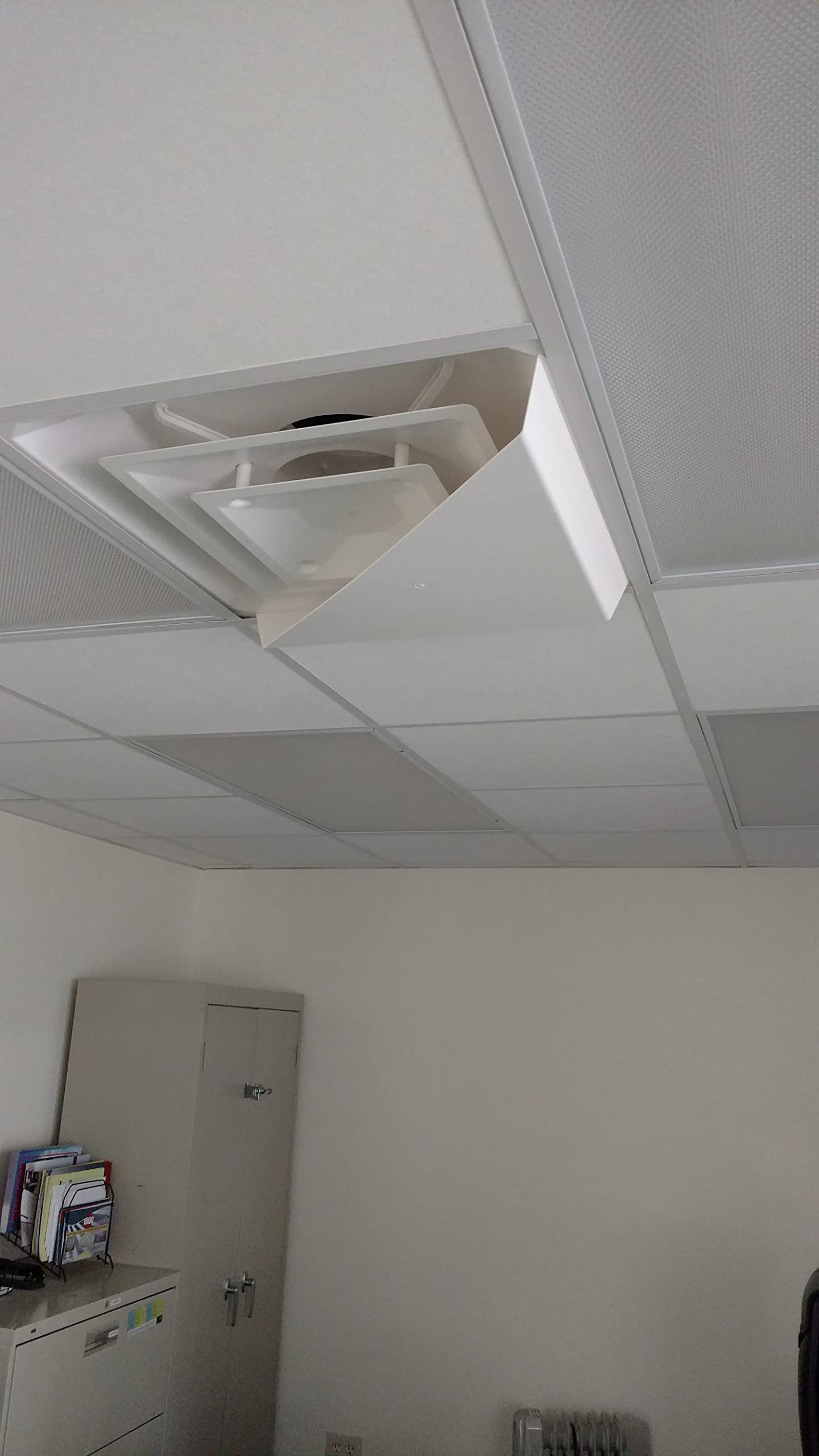 Receilit durable polystyrene triangle diverter for HVAC use.