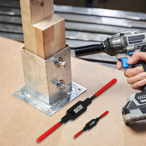Retainbre ergonomic grip on ratcheting-handle supports steady manual use