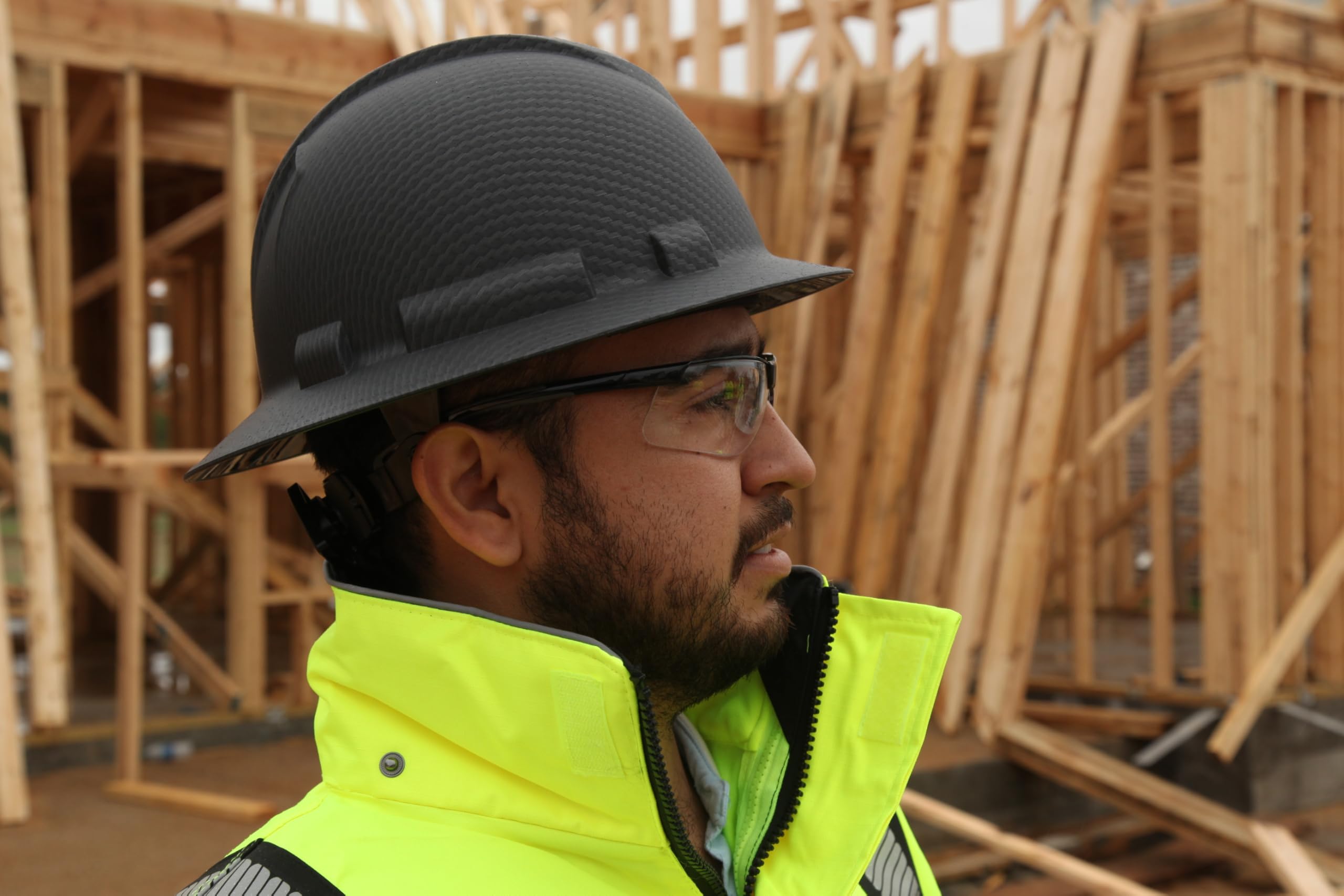 Ridgeline Pyramex full brim hard hat suspension shows versatile support options