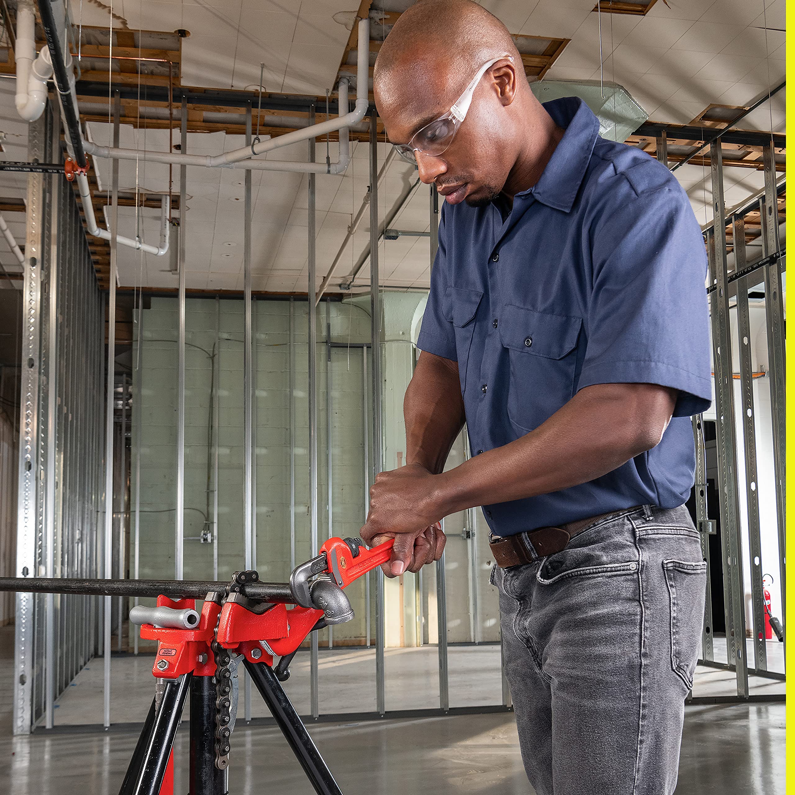 RIDGID 31010 heat-treated jaw enhances durability for heavy-duty tasks.
