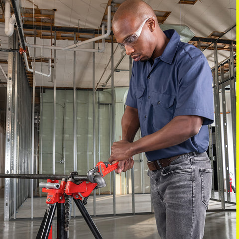 RIDGID 31010 heat-treated jaw enhances durability for heavy-duty tasks.