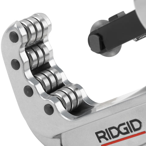 RIDGID 31803 cutting capacity from 1/4 inch to 2-5/8 inch for versatility.