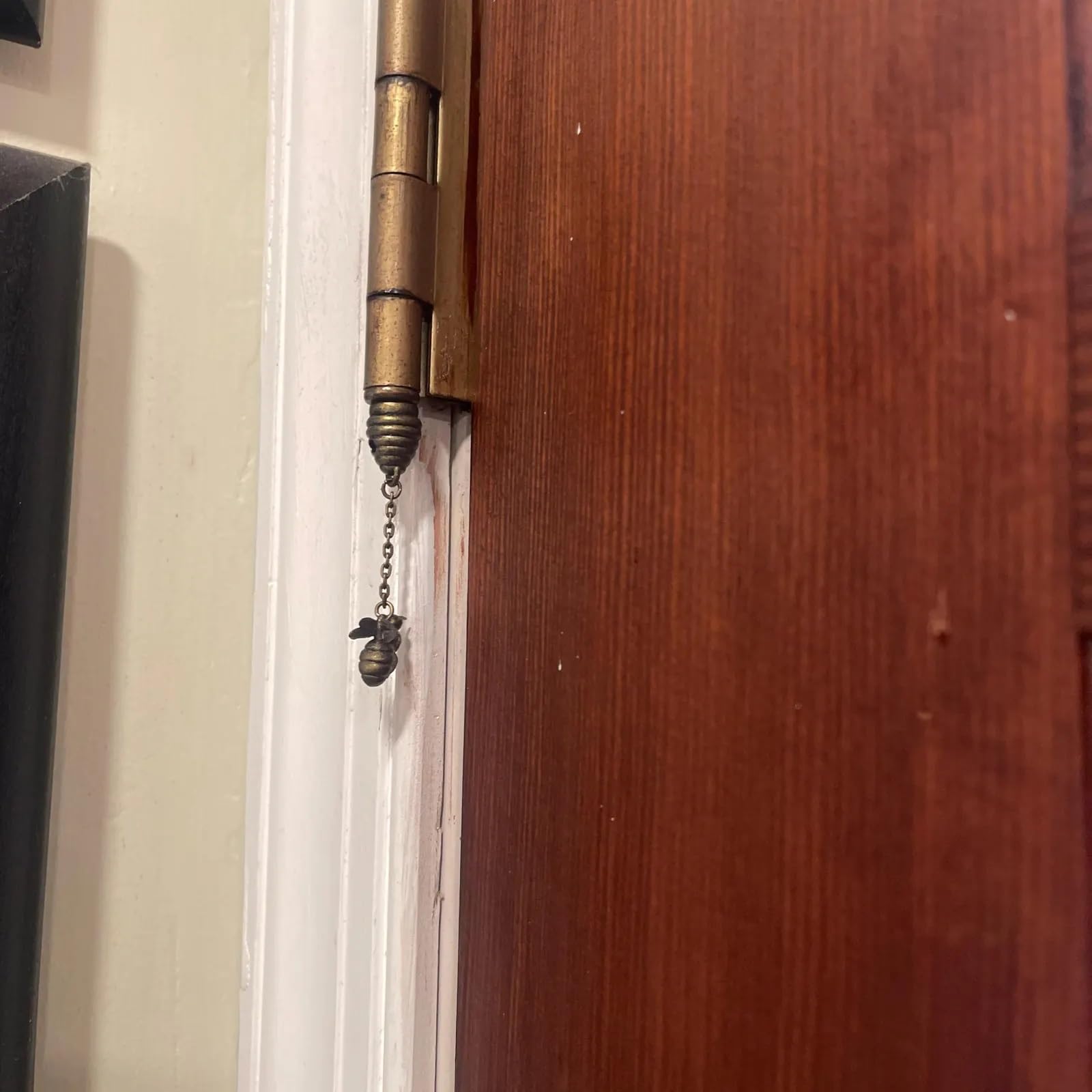 RillyRellow door hinge topper sits neatly without jamming your hinge