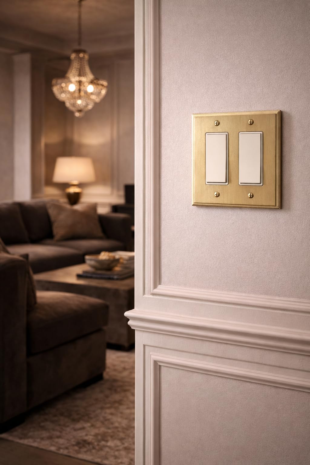 Closeup edge of Rio Salto BRASS Deco wall plate showing precise lines