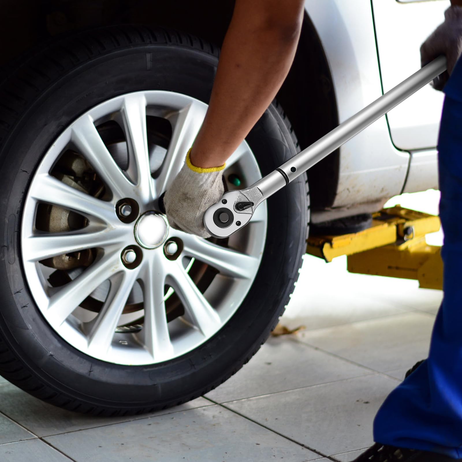 Roartisa torque wrench carry case keeps tools organized on site.