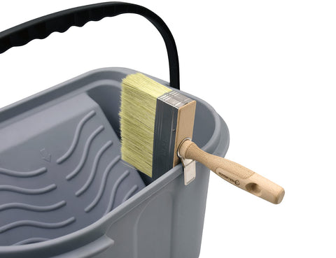 ROLLINGDOG convenient clip lets you hang the brush by the bucket