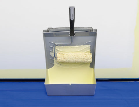ROLLINGDOG deep reservoir holding up to 3L of paint on tray.