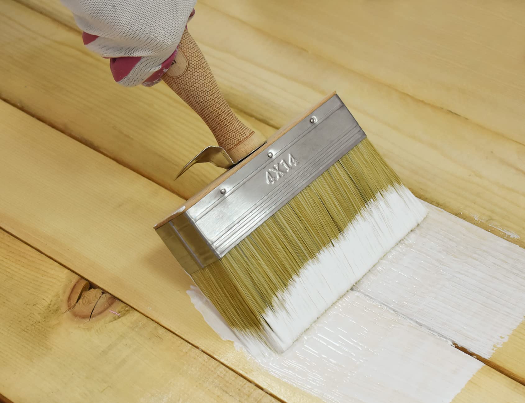 ROLLINGDOG laser-engraved hardwood handle improves grip and comfort