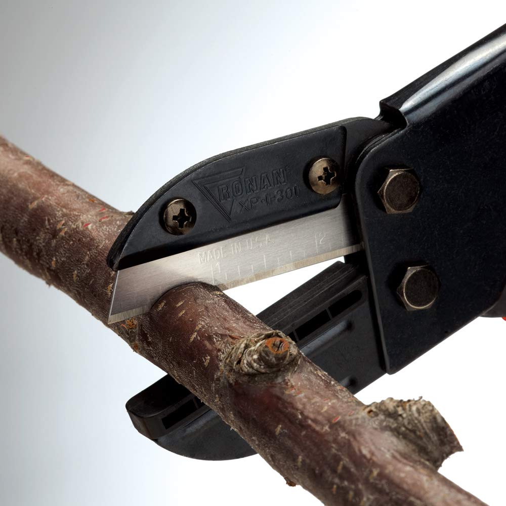 Ronan Multi-Cut safety lock keeps the tool secure when not in use.