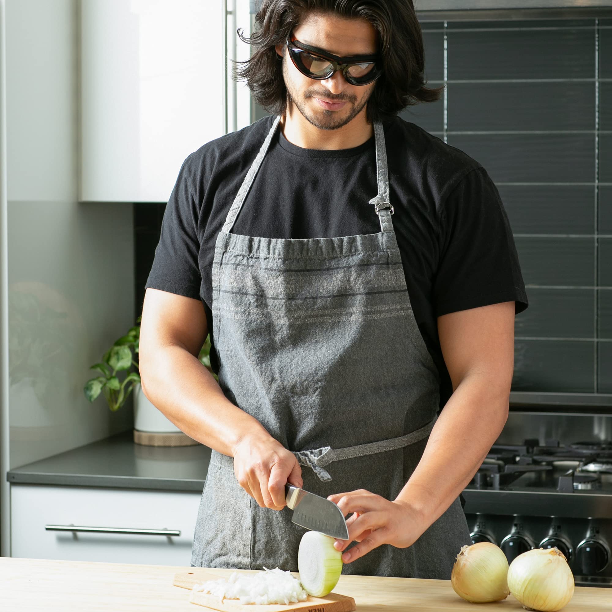 RSVP International onion goggles are easy to clean with a lint-free cloth.