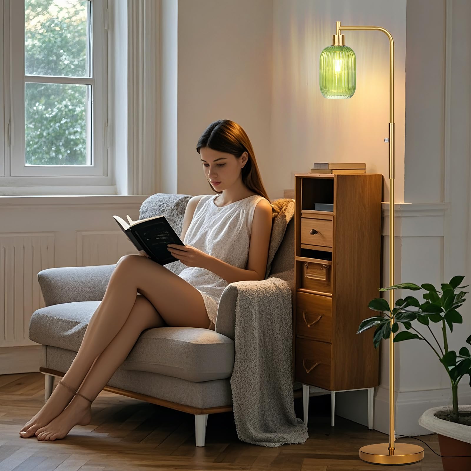 Ruiever easy-assembly floor lamp saves time during setup.