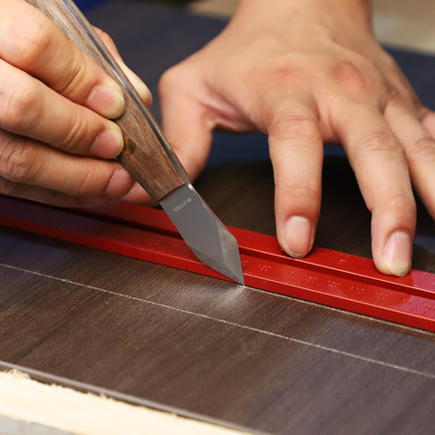 RUITOOL marking knife featuring a wooden ergonomic handle for comfort.