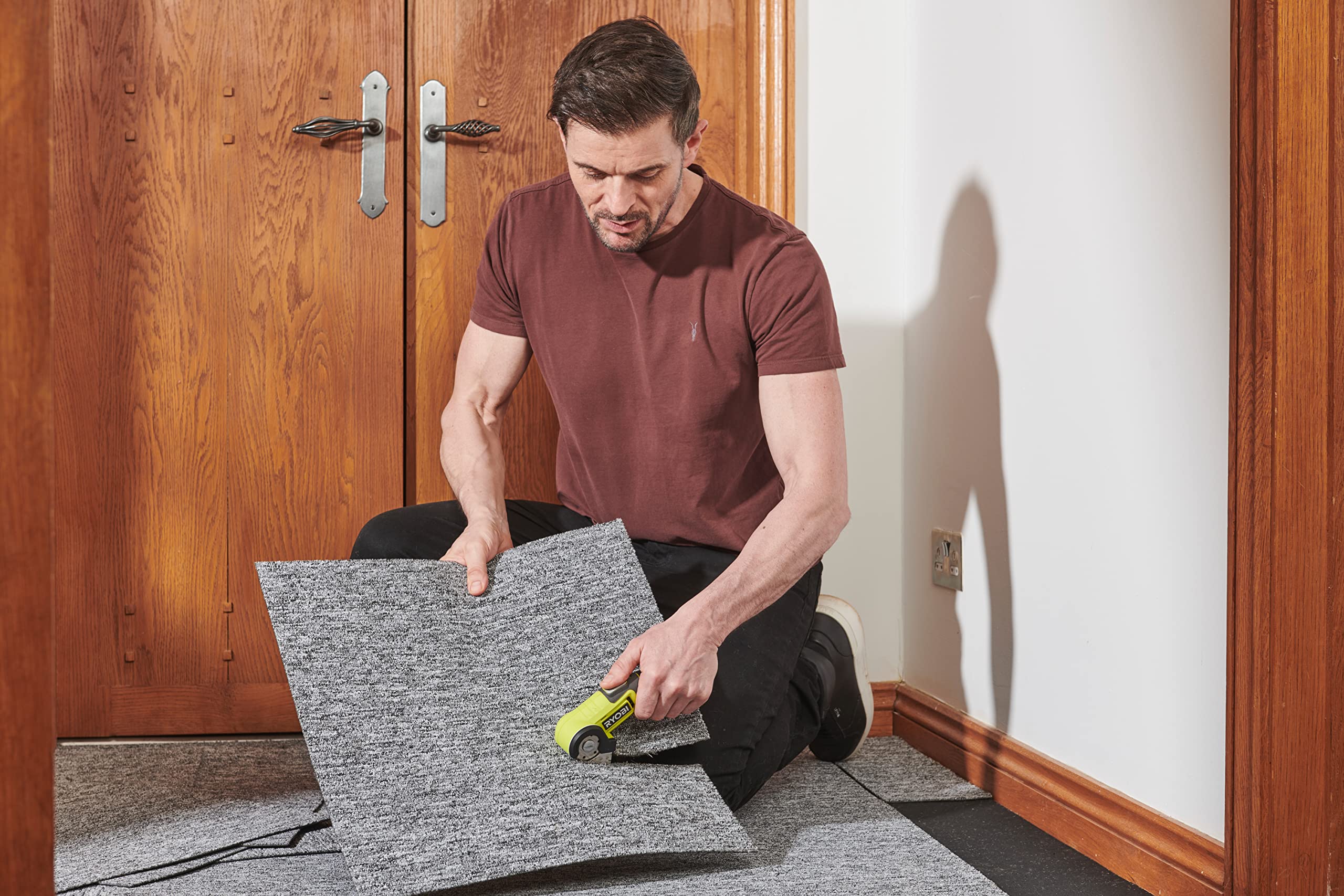 RYOBI RCT4-120G 6 mm maximum cutting width for light materials.