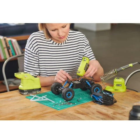 RYOBI RGLM18-0 accepts 7mm glue sticks from any brand