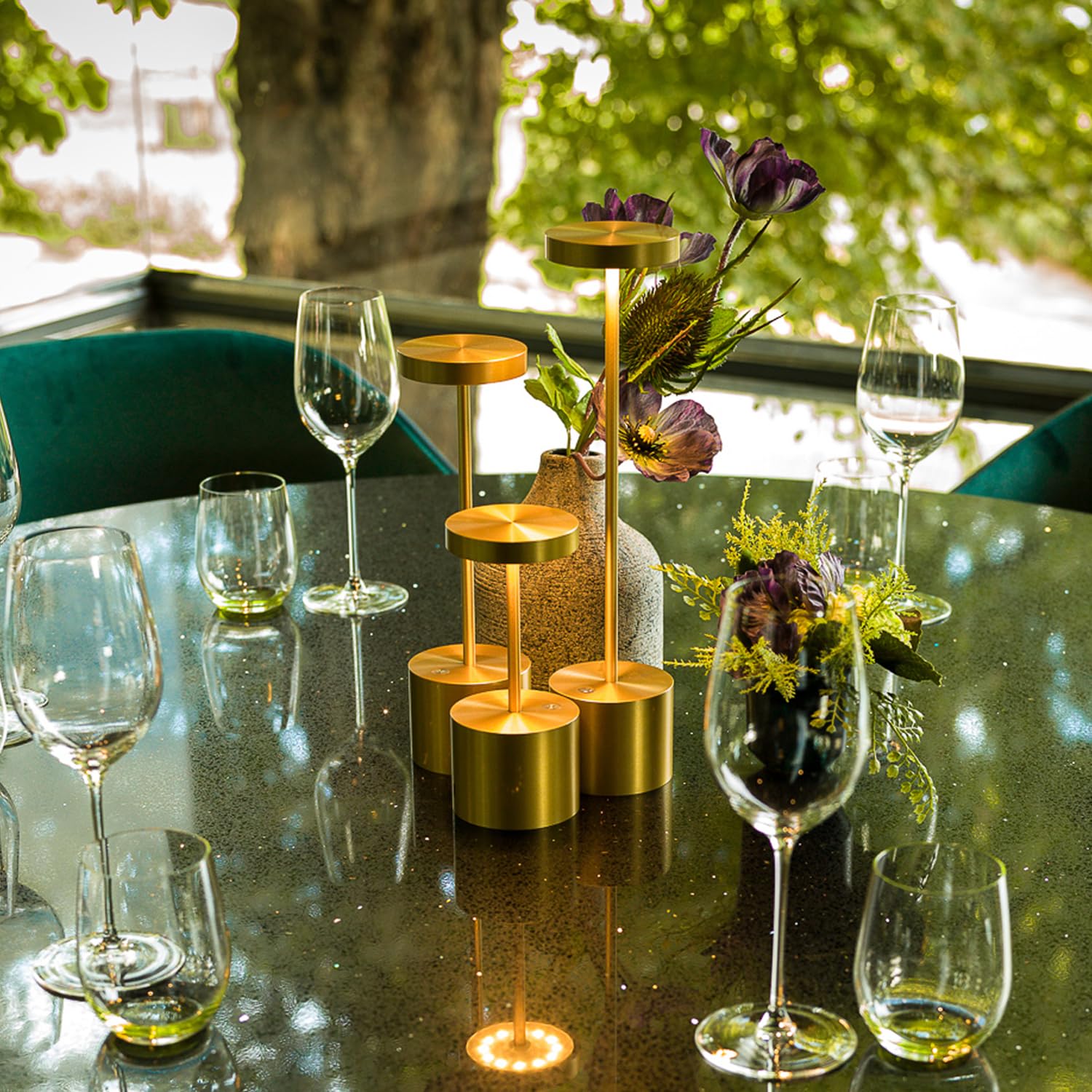 SAKRINGT minimalist gold-finish lamp adds warm ambience to any table.