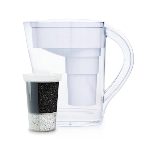 A recyclable MINA filter conveys sustainable filtration for everyday hydration.