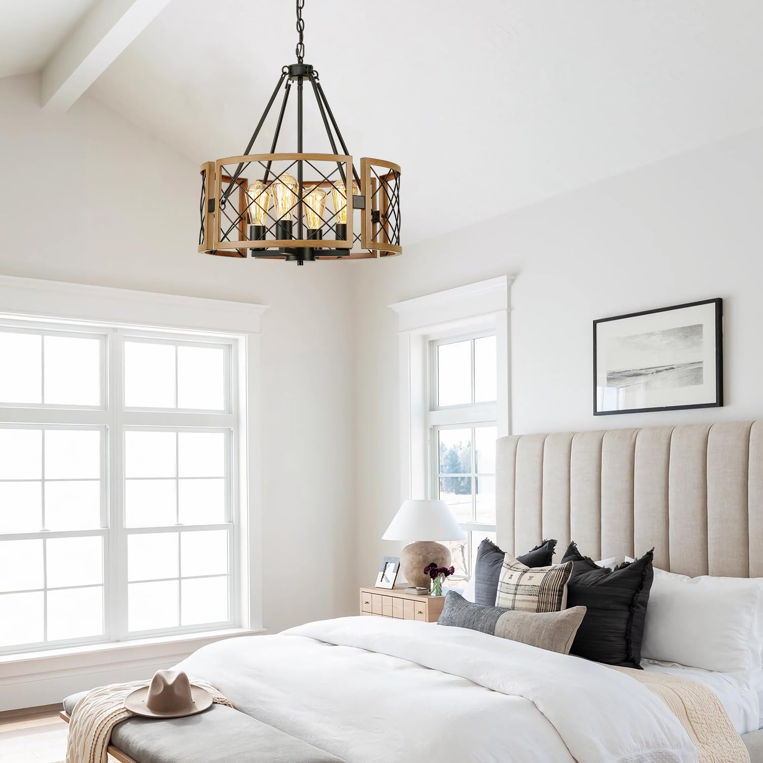 SANTOSTOCK D19 four-light E26 base provides bright, adaptable lighting.