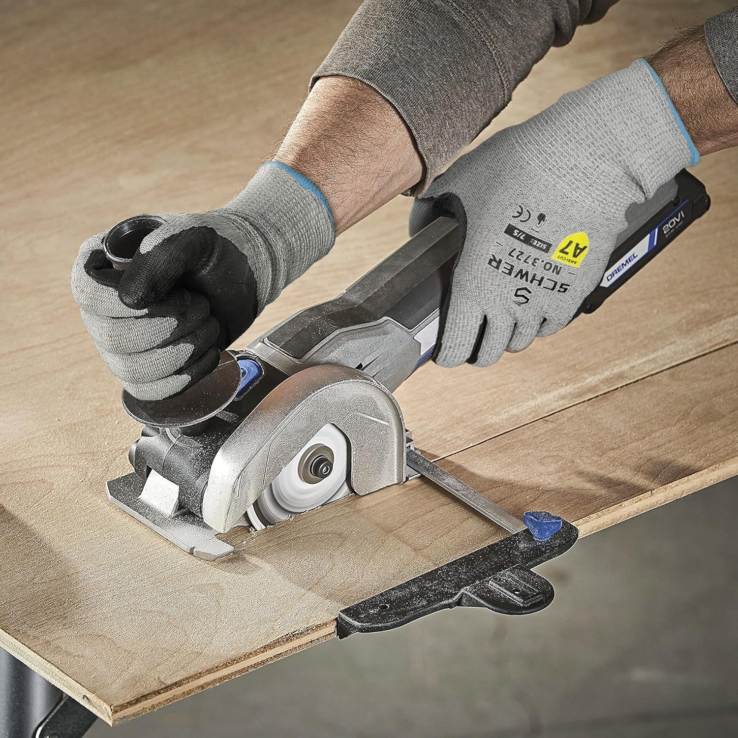 Schwer breathable knit design keeps hands cool and comfortable during long tasks.