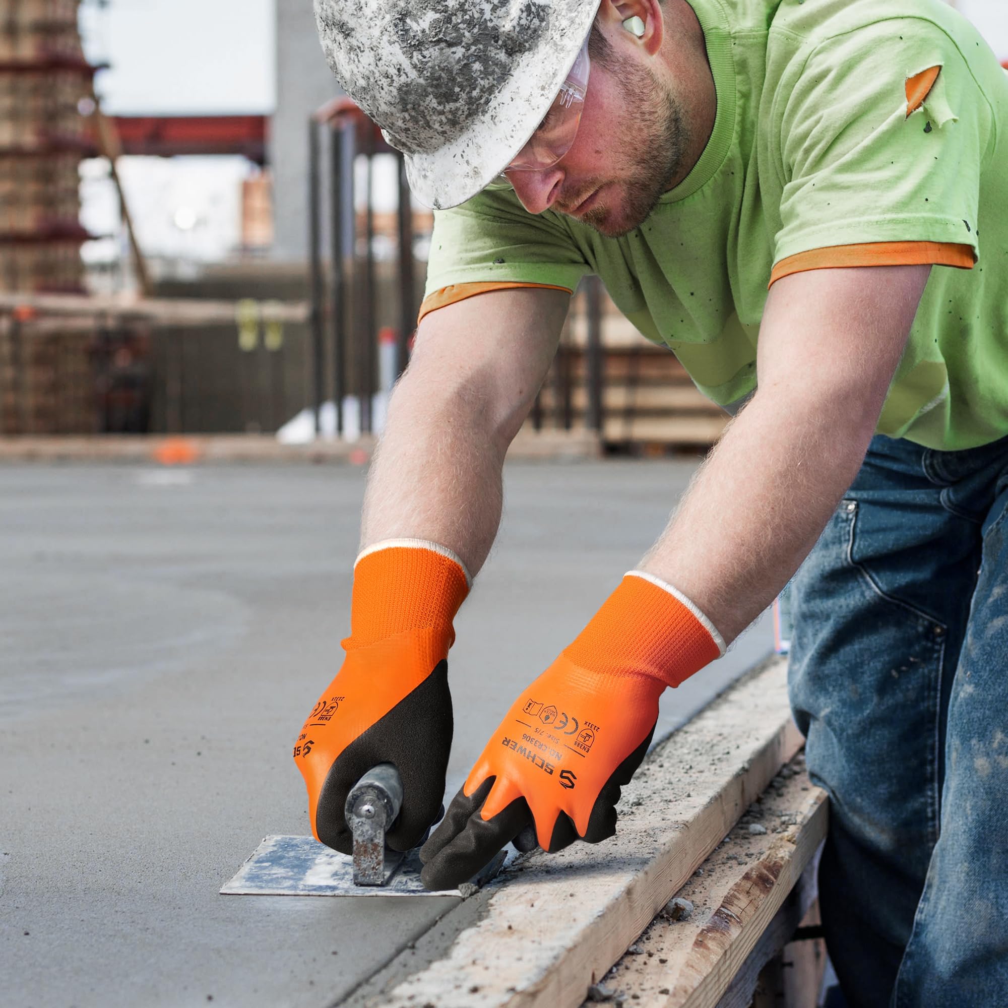 Schwer CR3306 gloves high-vis design enhances visibility for safer outdoor tasks