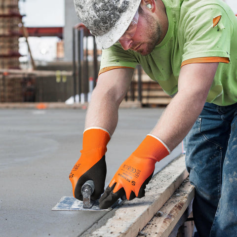 Schwer CR3306 gloves high-vis design enhances visibility for safer outdoor tasks
