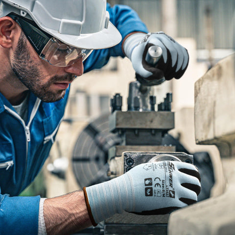 Schwer versatile safety gloves suit DIY, woodworking, and material handling.
