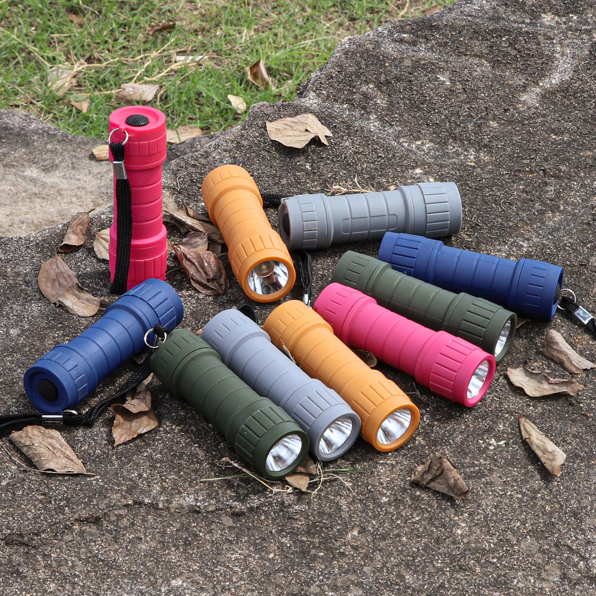 SEAMAGIC non-slip lanyard keeps flashlights accessible and secure