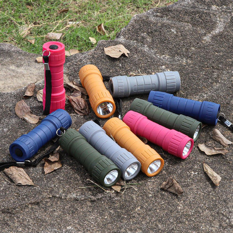SEAMAGIC non-slip lanyard keeps flashlights accessible and secure