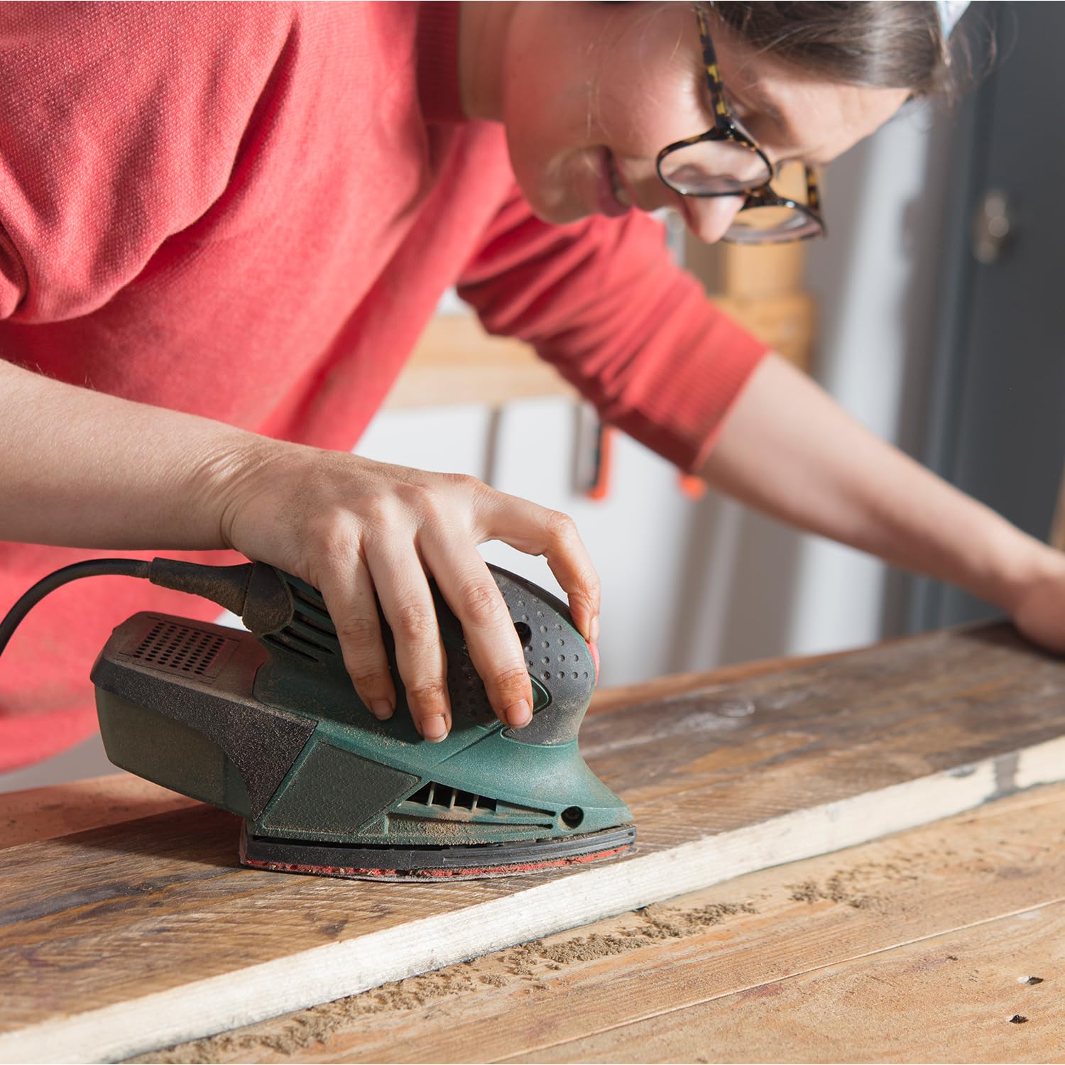 S&F Stead Fast sander paper assortment, 70 pieces for versatile projects.