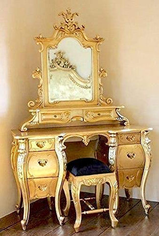 Shabby Chic Chalk Paint antique gold finish swatch demonstrates metallic sheen.