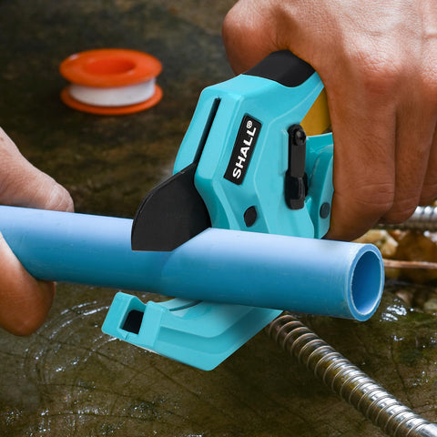 On-site use of the Shall pipe cutter in a plumbing task