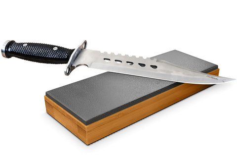 Straight razor edge refined on Sharp Pebble strop after polishing.