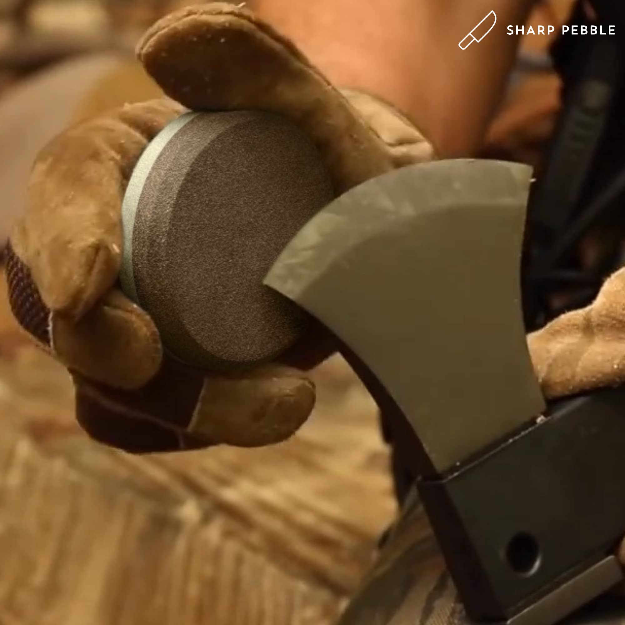 Dual-grit faces on Sharp Pebble puck for versatile edge care