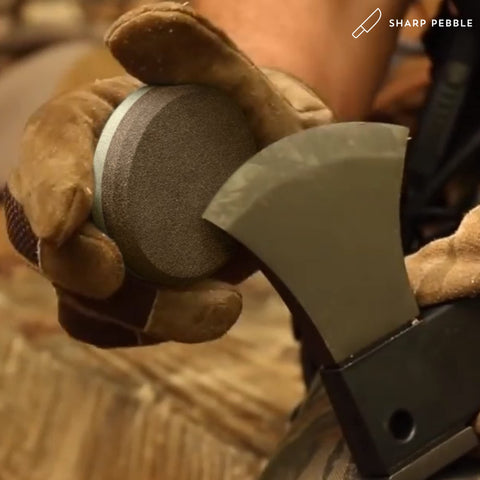 Dual-grit faces on Sharp Pebble puck for versatile edge care