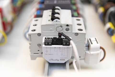 Shelly EM Gen3 supports local data logging for quick access to history.