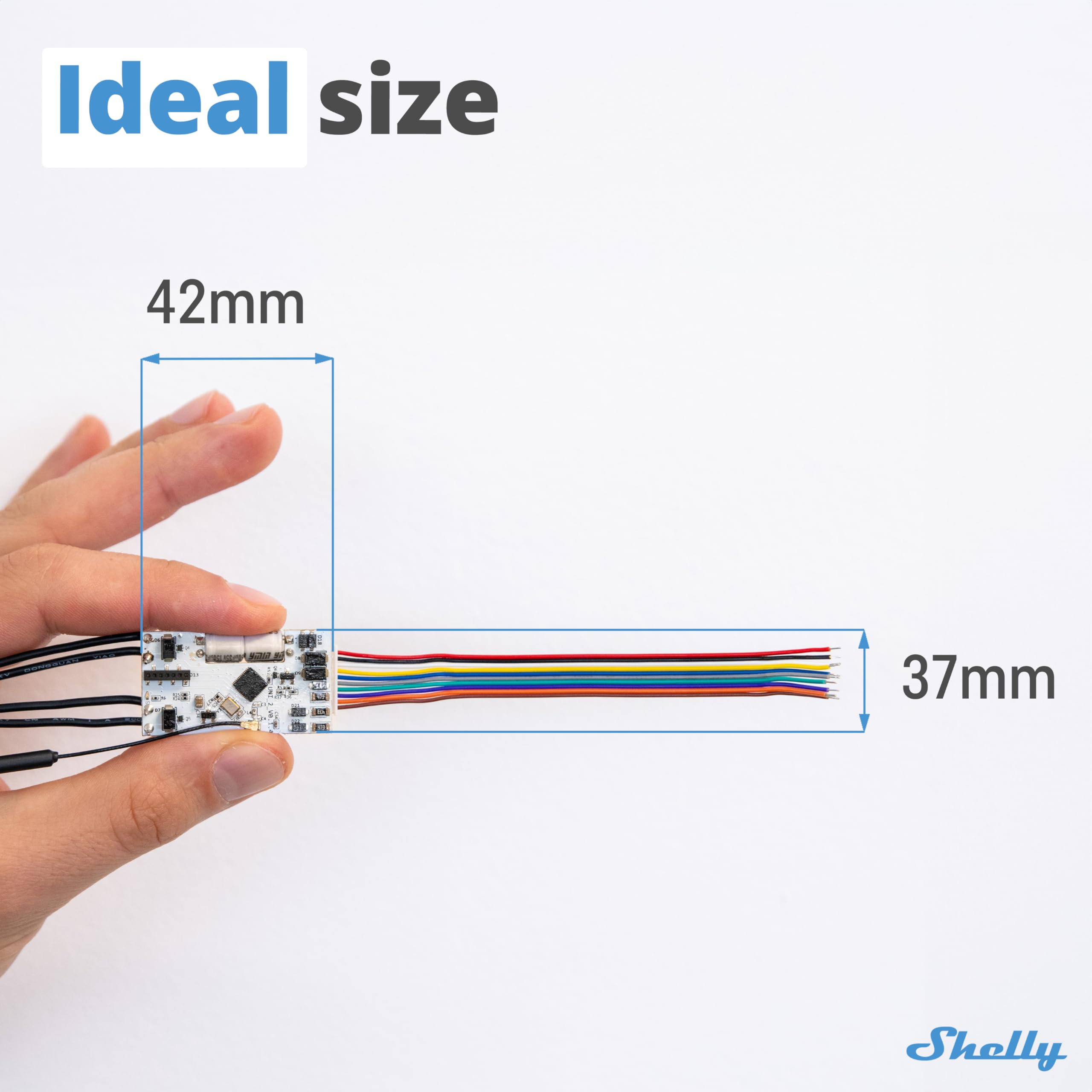Shelly Plus Uni precise voltmeter for accurate monitoring.