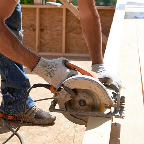 SHOWA Atlas 451 rough grip texture enhances grip in slippery environments