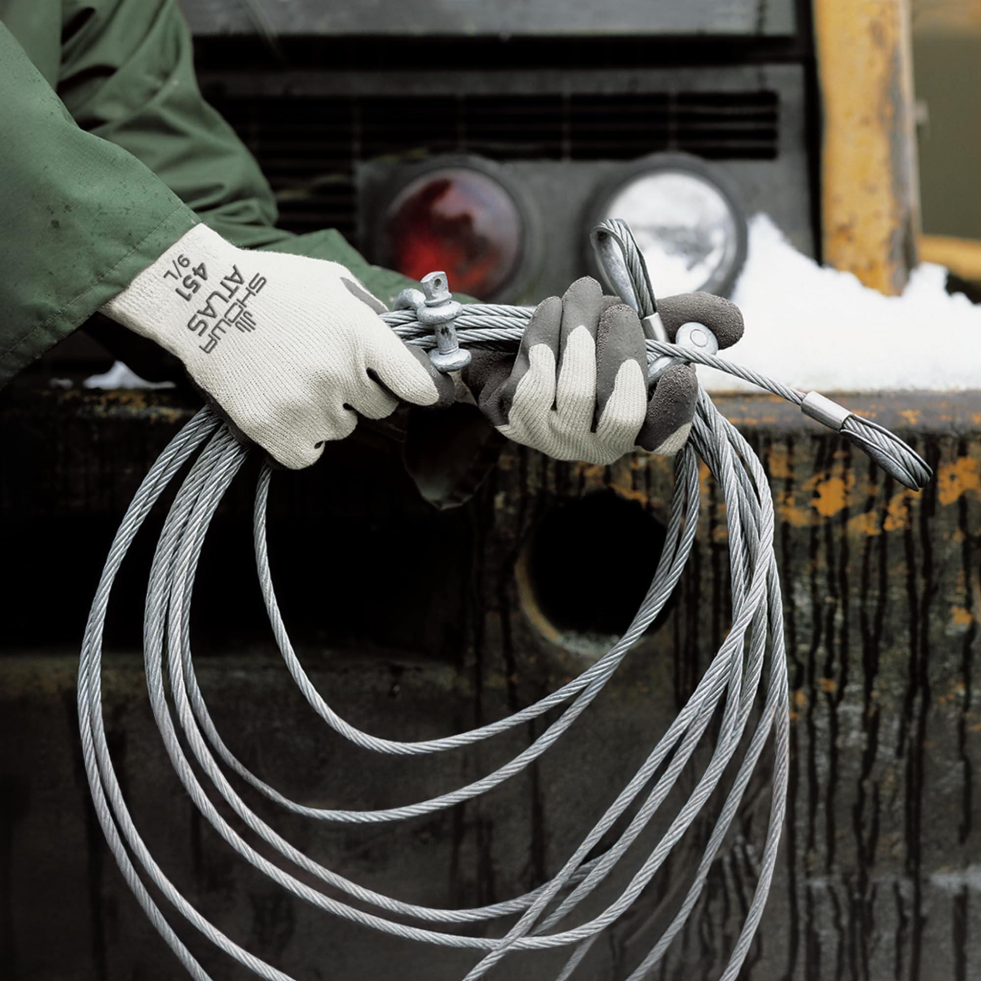 SHOWA Atlas 451 seamless liner reduces irritation for extended wear