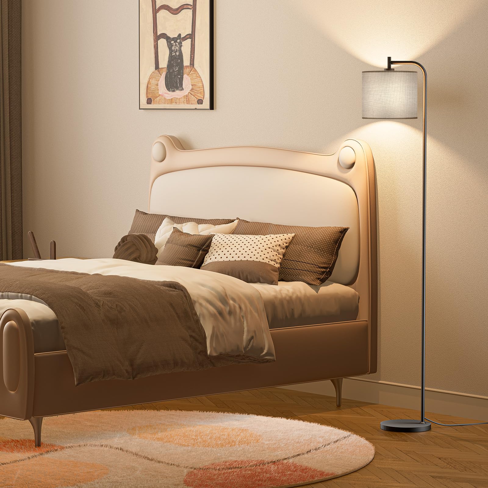 Compact corner fit of the SIBRILLE floor lamp saves space in rooms.