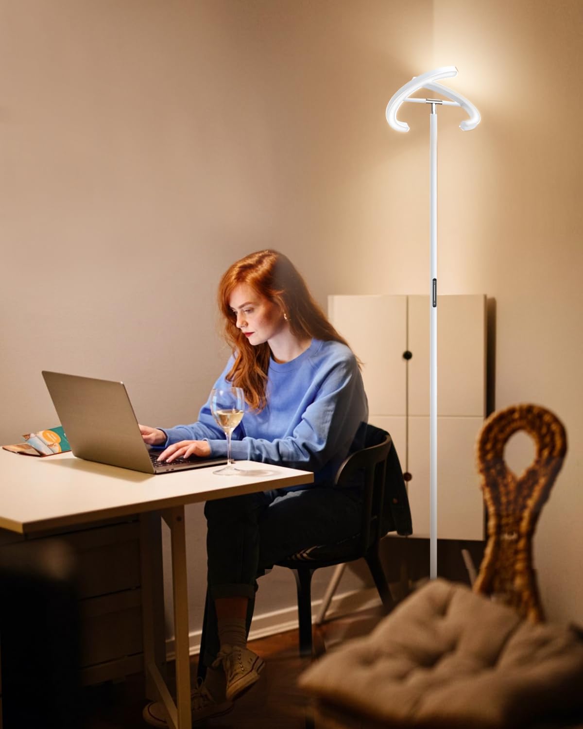 SIBRILLE 3000K-6000K color temperature on white floor lamp for mood lighting