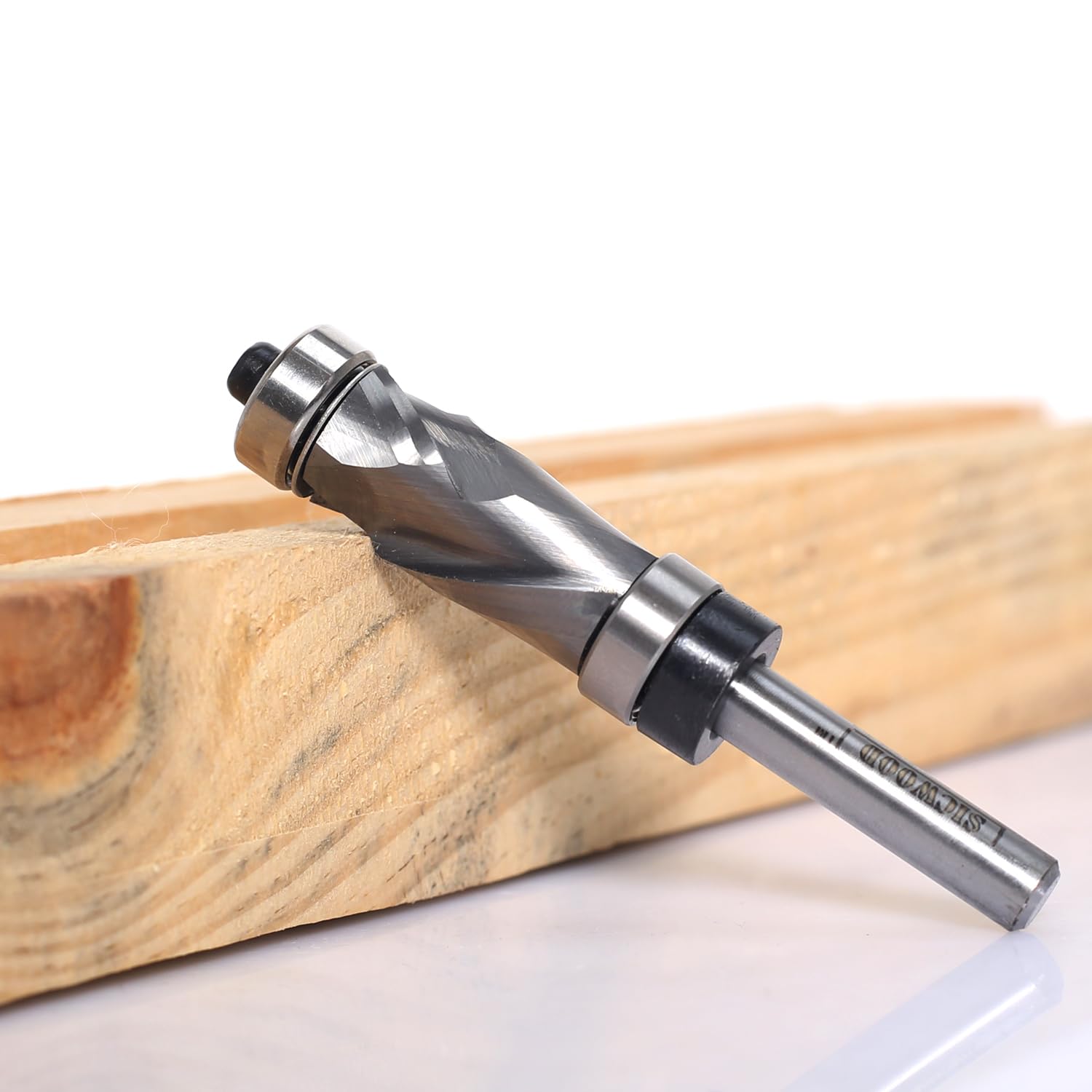 SICWOOD bottom cleaning edge showcased on plywood