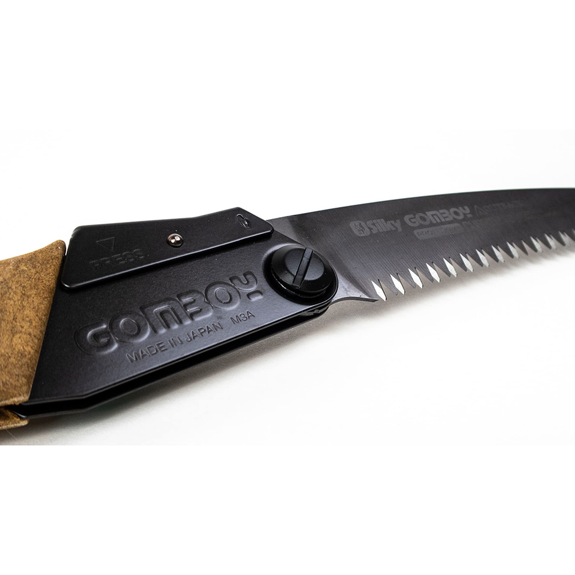 Silky Gomboy Curve heavy-duty-steel construction for tough outdoor tasks.