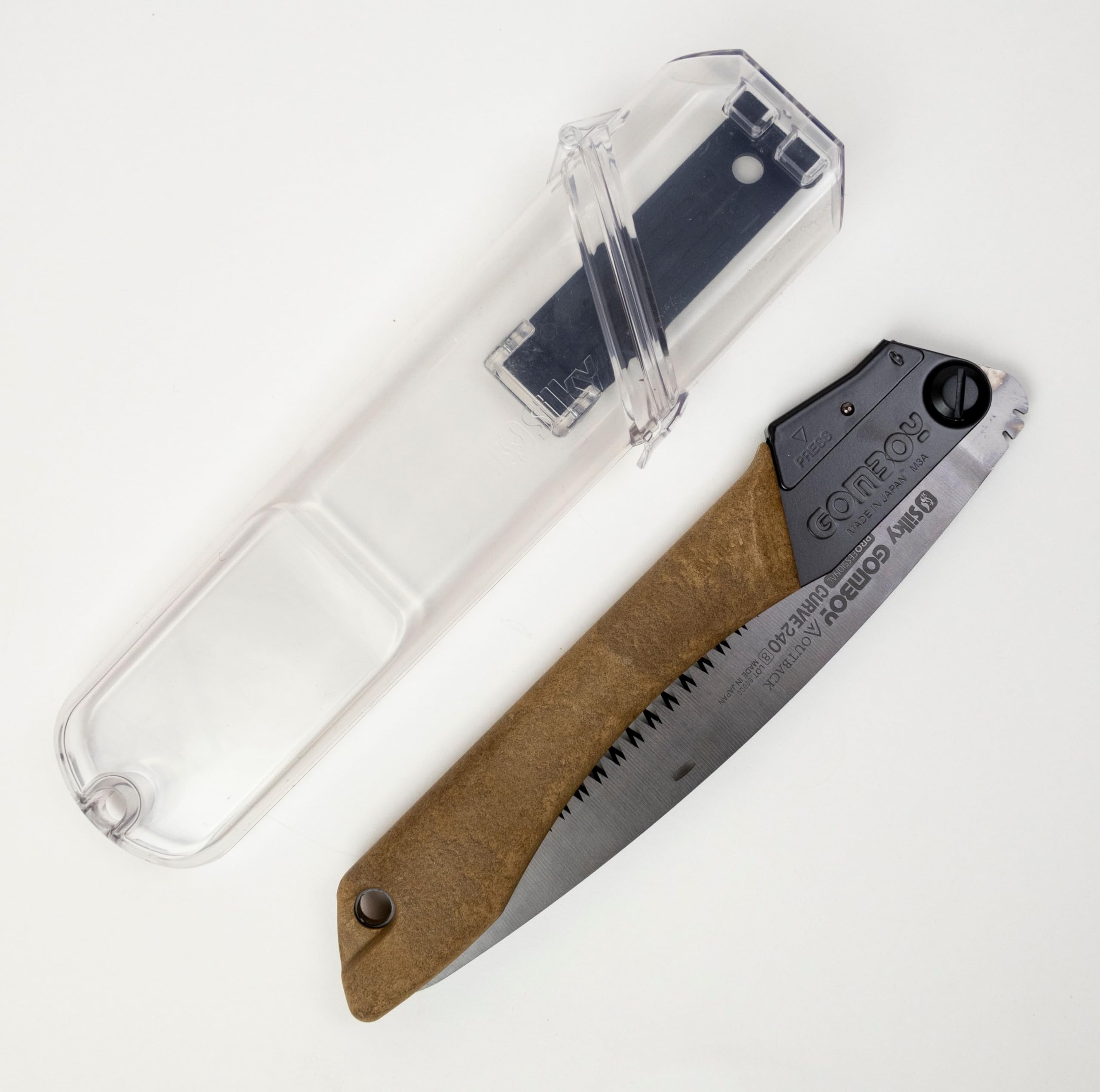 Silky Gomboy Curve nickel-tin-coated blade for longer life and smoother cuts.